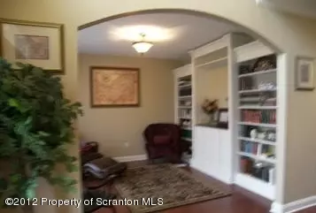 8 Windy Dr, Shavertown, PA 18708 photo 3