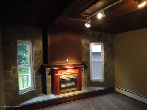 523 Susquehanna Ave, Olyphant, PA 18447 photo 11