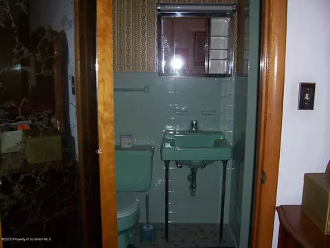 179 E Pine St, Dunmore, PA 18512 photo 9