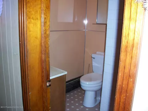 179 E Pine St, Dunmore, PA 18512 photo 12