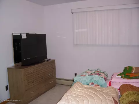 179 E Pine St, Dunmore, PA 18512 photo 6