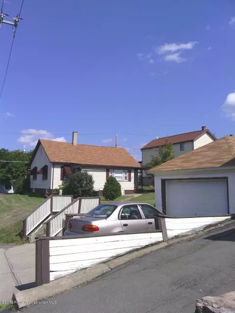 601 E Pine St, Olyphant, PA 18447 photo 2