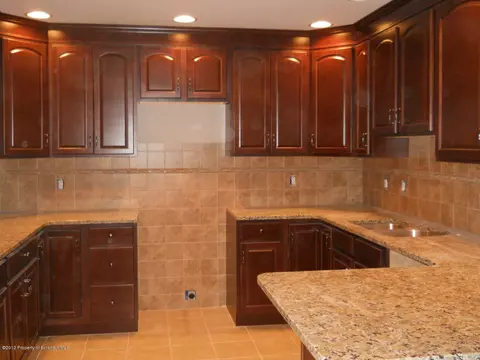 130 Pierce St, Eynon, PA 18403 photo 3