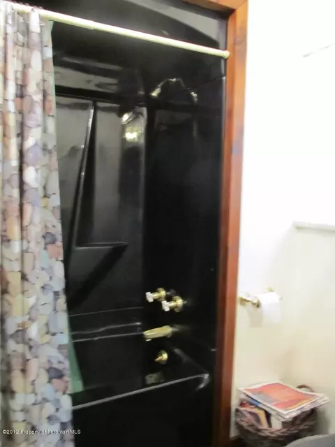 412 Hill St, Mayfield, PA 18433 photo 9
