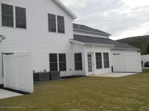 132 Pierce St, Eynon, PA 18403 photo 2