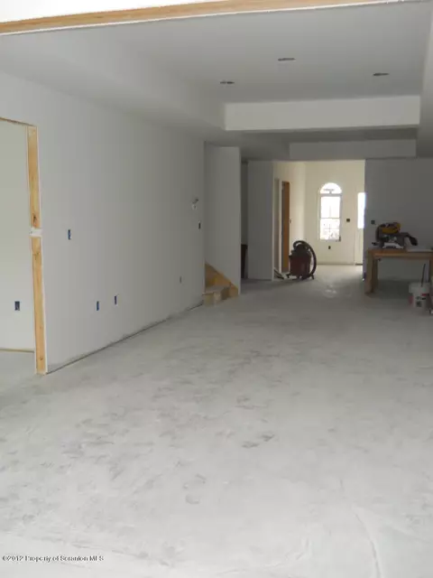 132 Pierce St, Eynon, PA 18403 photo 3
