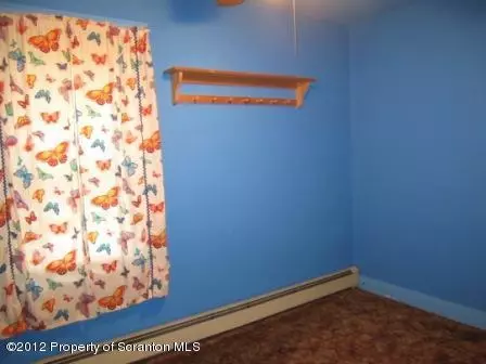 626 E Warren St, Dunmore, PA 18512 photo 10