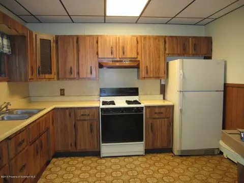 626 E Warren St, Dunmore, PA 18512 photo 5