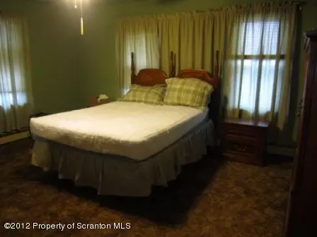 626 E Warren St, Dunmore, PA 18512 photo 6