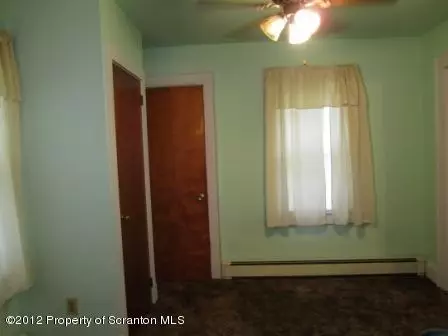 626 E Warren St, Dunmore, PA 18512 photo 7