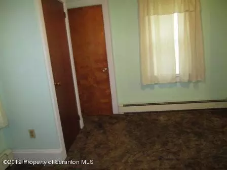 626 E Warren St, Dunmore, PA 18512 photo 13