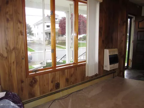 626 E Warren St, Dunmore, PA 18512 photo 3
