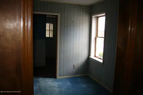 507 W Mary St, Old Forge, PA 18518 photo 8