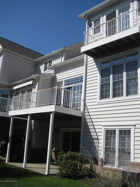 203 Thackeray Close, Moosic, PA 18507 photo 13
