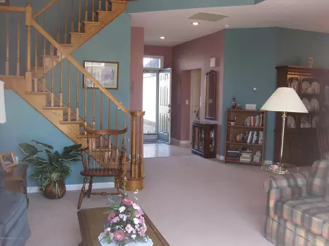 203 Thackeray Close, Moosic, PA 18507 photo 2