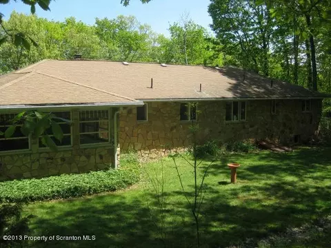 694 Parallel Rd, Scranton, PA 18504 photo 3
