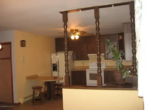 816 Maple St, Scranton, PA 18505 photo 9