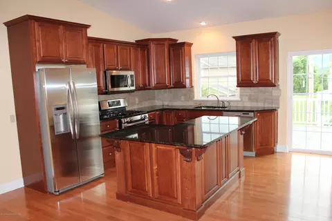 2912 Mccarthy St, Scranton, PA 18505 photo 3