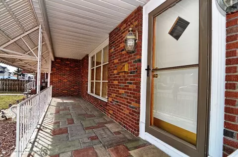 503 Josephine St, Old Forge, PA 18518 photo 2