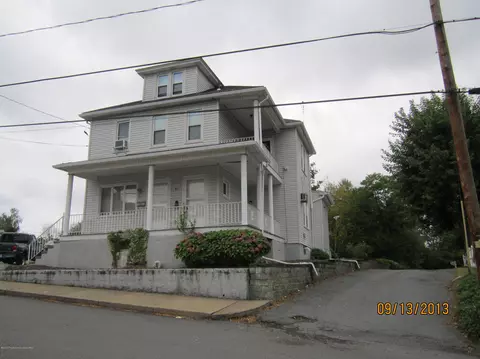 31 Butler St, Old Forge, PA 18518 photo 3