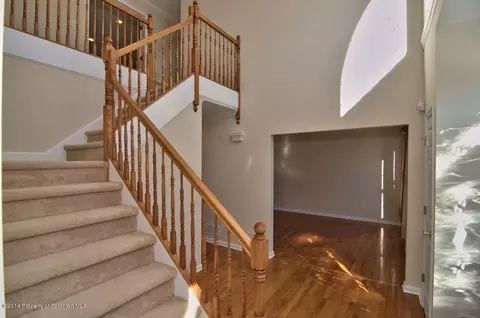 7 Kipling Dr, Moosic, PA 18507 photo 4