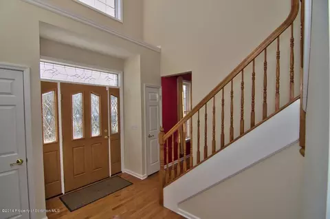 7 Kipling Dr, Moosic, PA 18507 photo 3