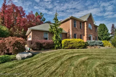 7 Kipling Dr, Moosic, PA 18507 photo 2