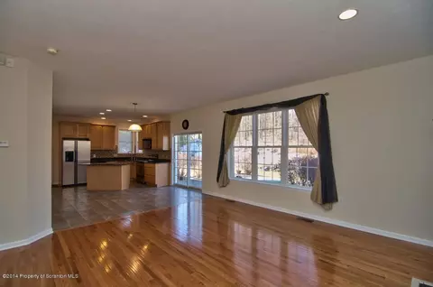 7 Kipling Dr, Moosic, PA 18507 photo 12