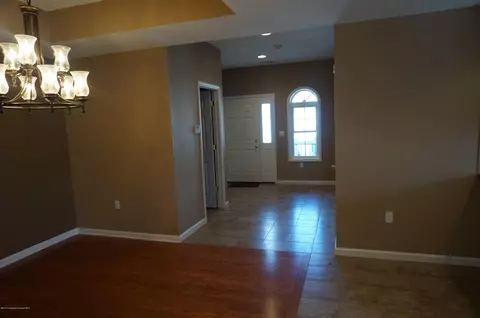 127 Pierce St, Eynon, PA 18403 photo 2