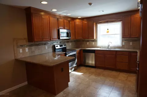 127 Pierce St, Eynon, PA 18403 photo 6