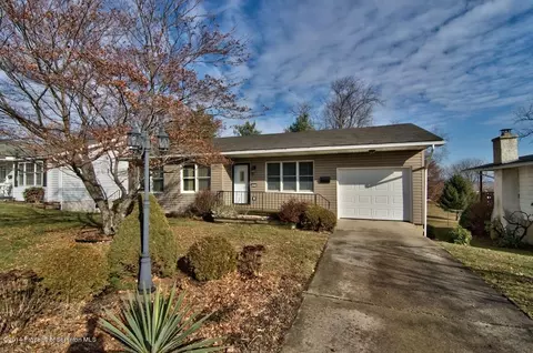 1231 Mowery St, Old Forge, PA 18518 photo 2