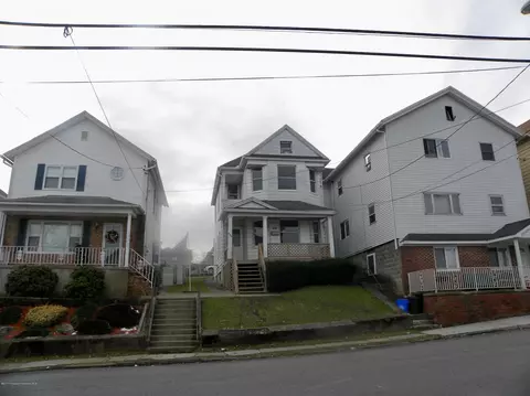 623 Hampton St, Scranton, PA 18504 photo 2