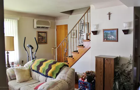 502 W Grace St, Old Forge, PA 18518 photo 7