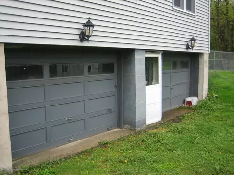 44 Doris Rd, Scott Twp, PA 18447 photo 2