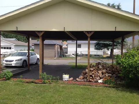 1041 Springbrook Ave, Moosic, PA 18507 photo 9