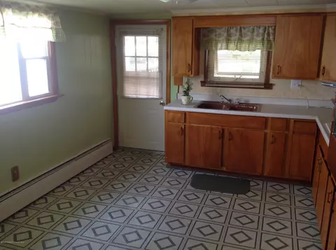1041 Springbrook Ave, Moosic, PA 18507 photo 2