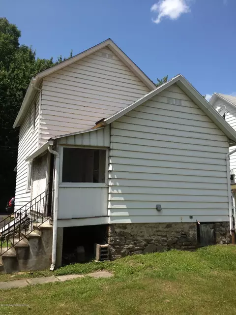 7 Loop Ave, Scranton, PA 18508 photo 2