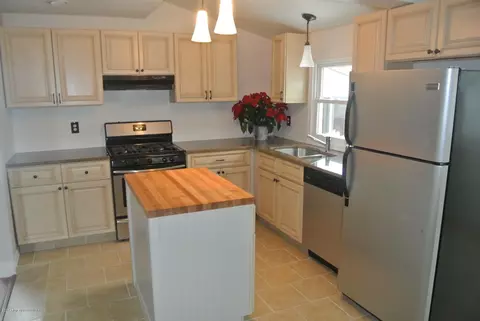 449 Center St, Old Forge, PA 18518 photo 3