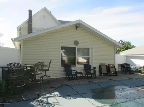 113 Smith St, Dunmore, PA 18512 photo 2