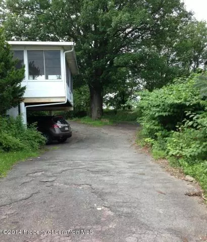 1506 E Drinker St, Dunmore, PA 18512 photo 4