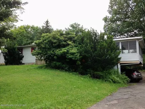 1506 E Drinker St, Dunmore, PA 18512 photo 1
