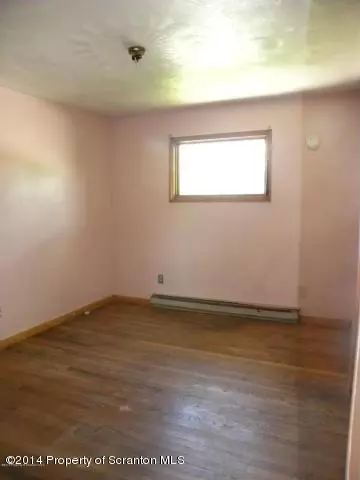 1506 E Drinker St, Dunmore, PA 18512 photo 13