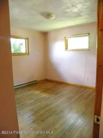1506 E Drinker St, Dunmore, PA 18512 photo 12