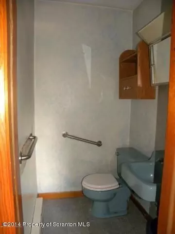 1506 E Drinker St, Dunmore, PA 18512 photo 15