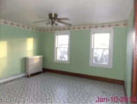 415 Carleton Ave, Hazleton, PA 18201 photo 2