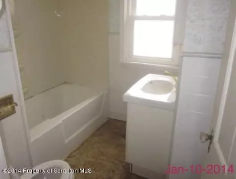 415 Carleton Ave, Hazleton, PA 18201 photo 4