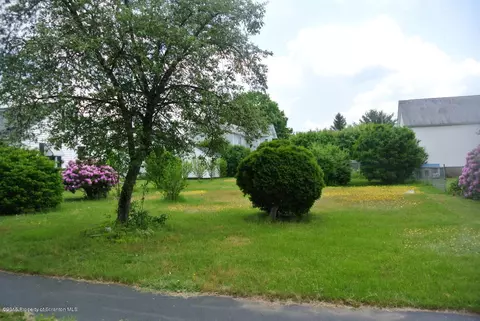 526 Park St, Moosic, PA 18507 photo 2