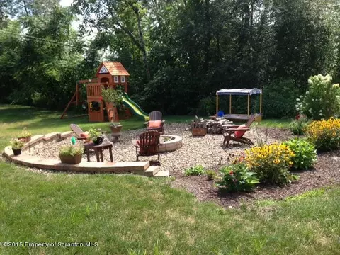 133 Apache Dr, Old Forge, PA 18518 photo 3
