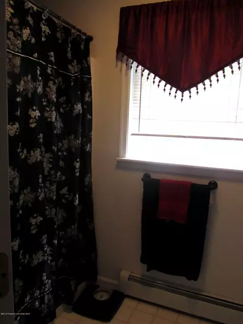 605 Loop Ave, Scranton, PA 18508 photo 8