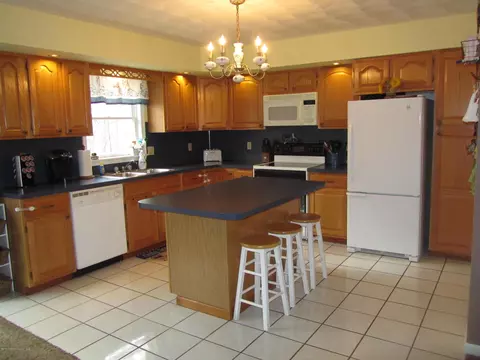 605 Loop Ave, Scranton, PA 18508 photo 3
